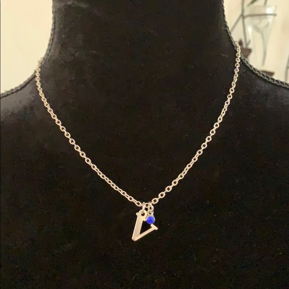 NWT Dainty Silver Letter V Initial Necklace